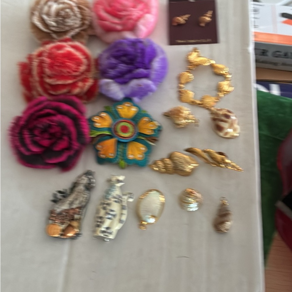 Gold Tone Floral and Shell Brooch Set - Women Accessories